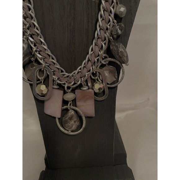 Laura Ashley Necklace earrings set SIlvertone, Gray - Picture 5 of 7